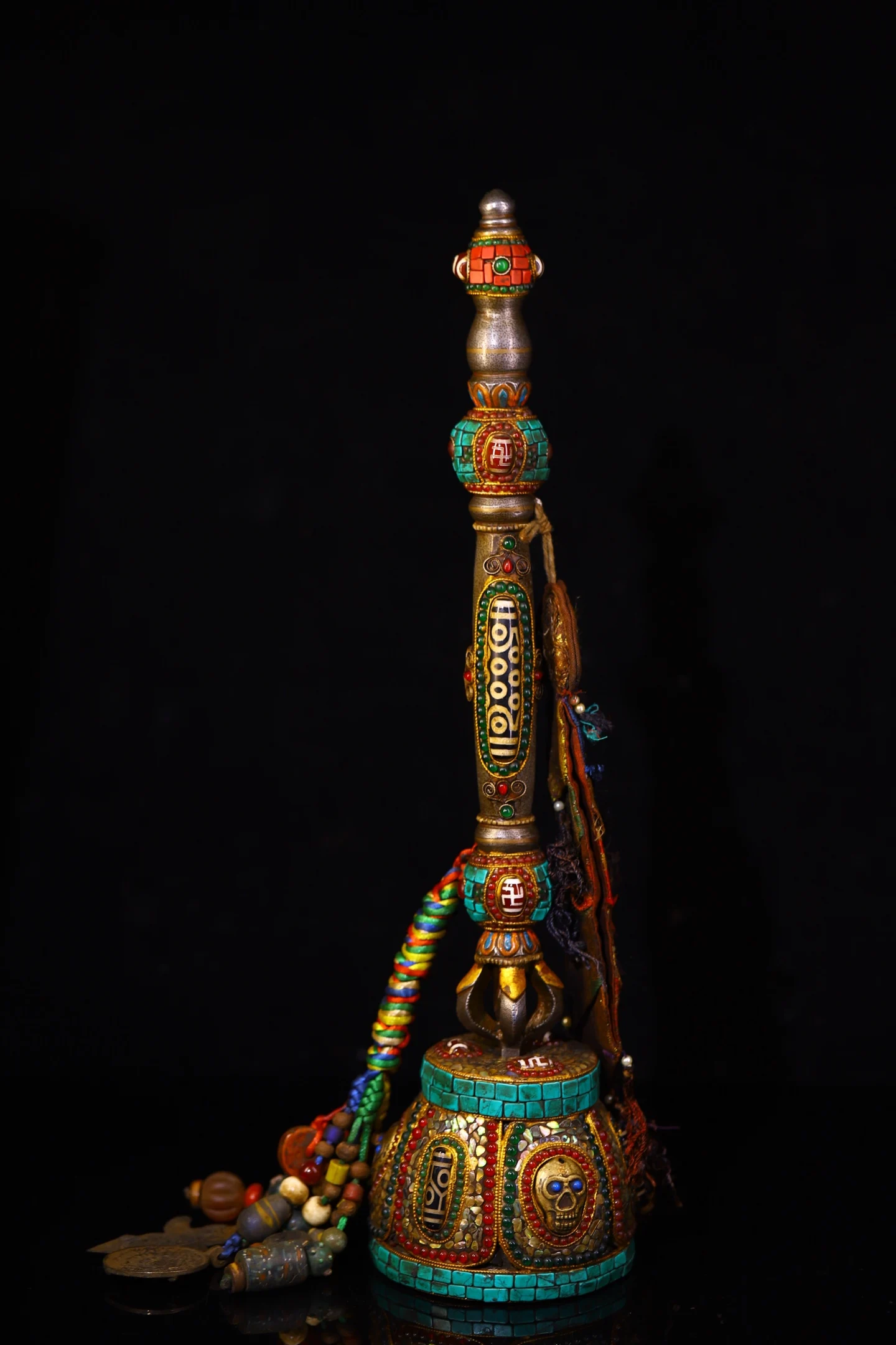 

16"Tibetan Temple Collection Old Tiantie Painted Mosaic Gem gZi Beads Turquoise Vajra Phurpa Skull Base Worship Hall Town house