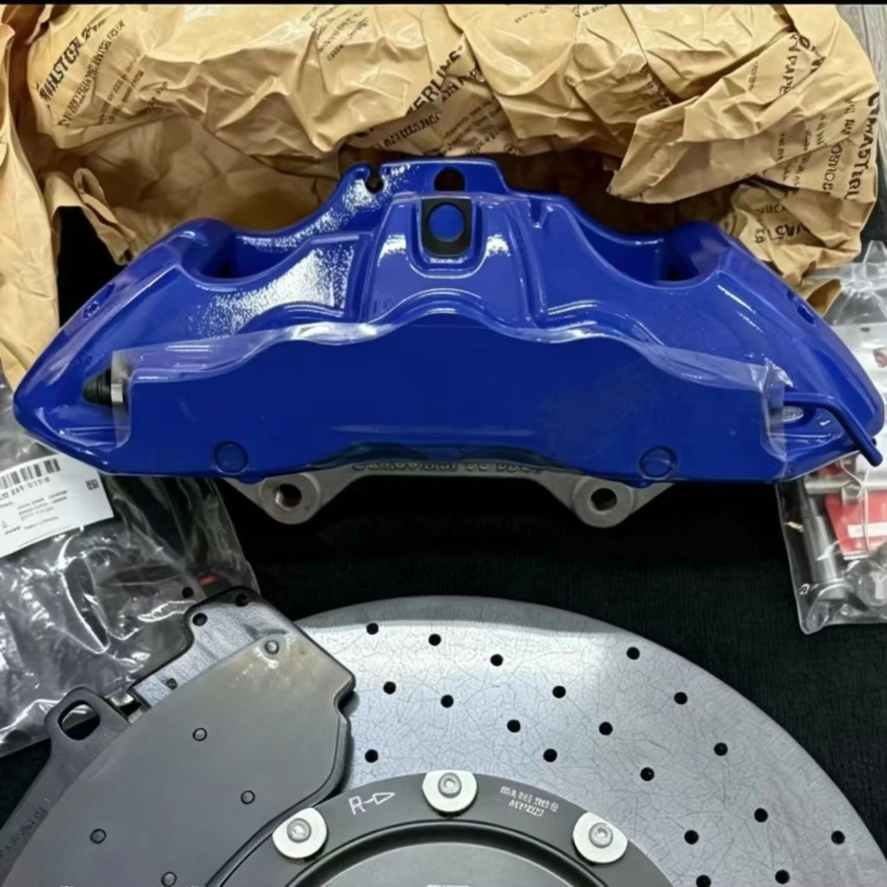 Factory Brake Calipers with Carbon Ceramic Kit 4 Pot Caliper for Au-di A5 A6 A7 B8 B9 RS4 RS5 Sportback TT Kia K5 Sedona Sephia
