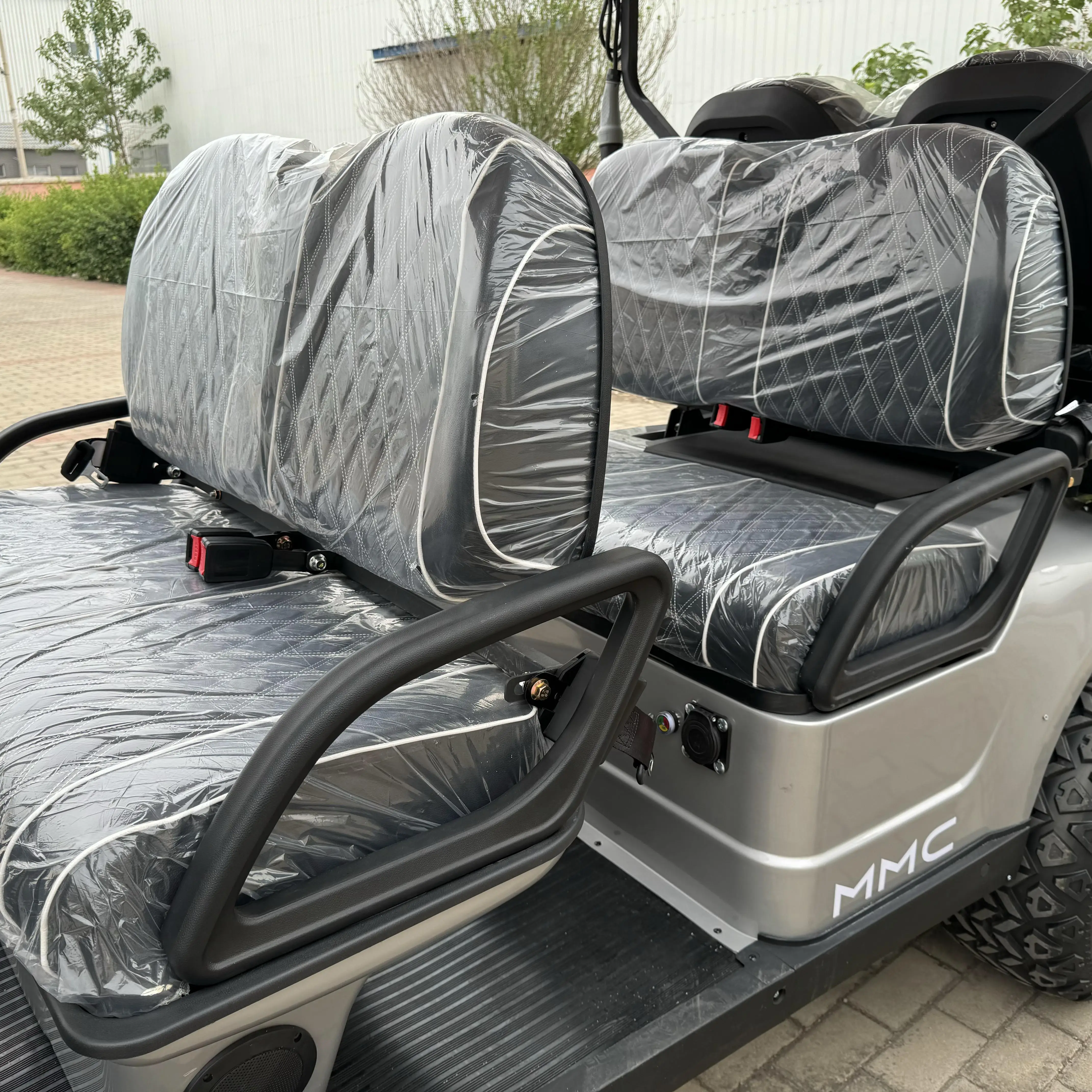 Padded Seats Stylish Premium Low Noise 2+2 Seats 4 Seats Electric Golf Cart High Performance Golf Cart