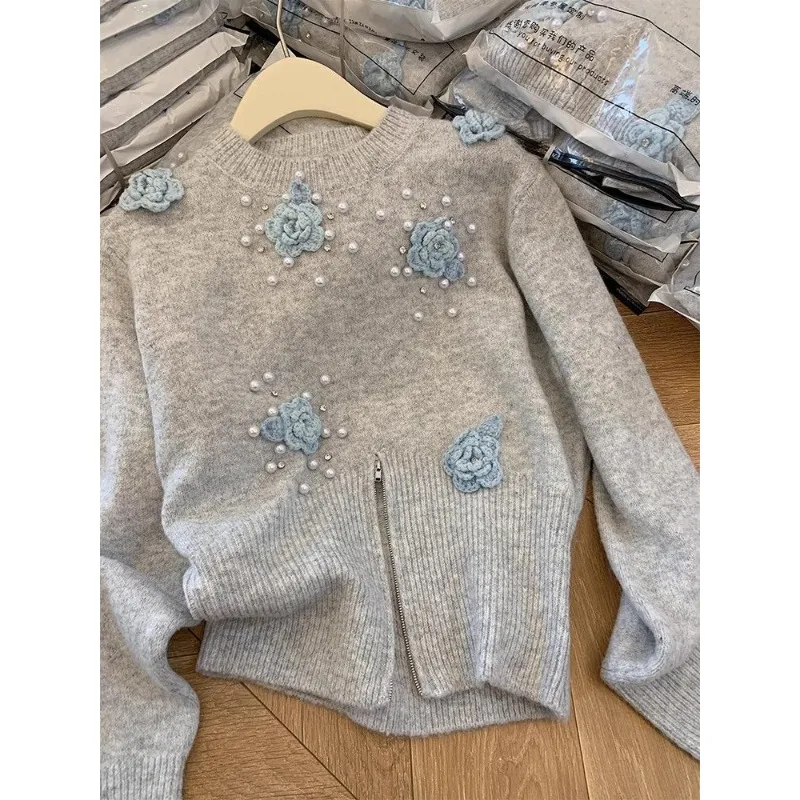 

2025 Winter New Style Light Gray Blue Heavyweight Embroidered Diamond-Set Three-Dimensional Flower Knitted Sweater