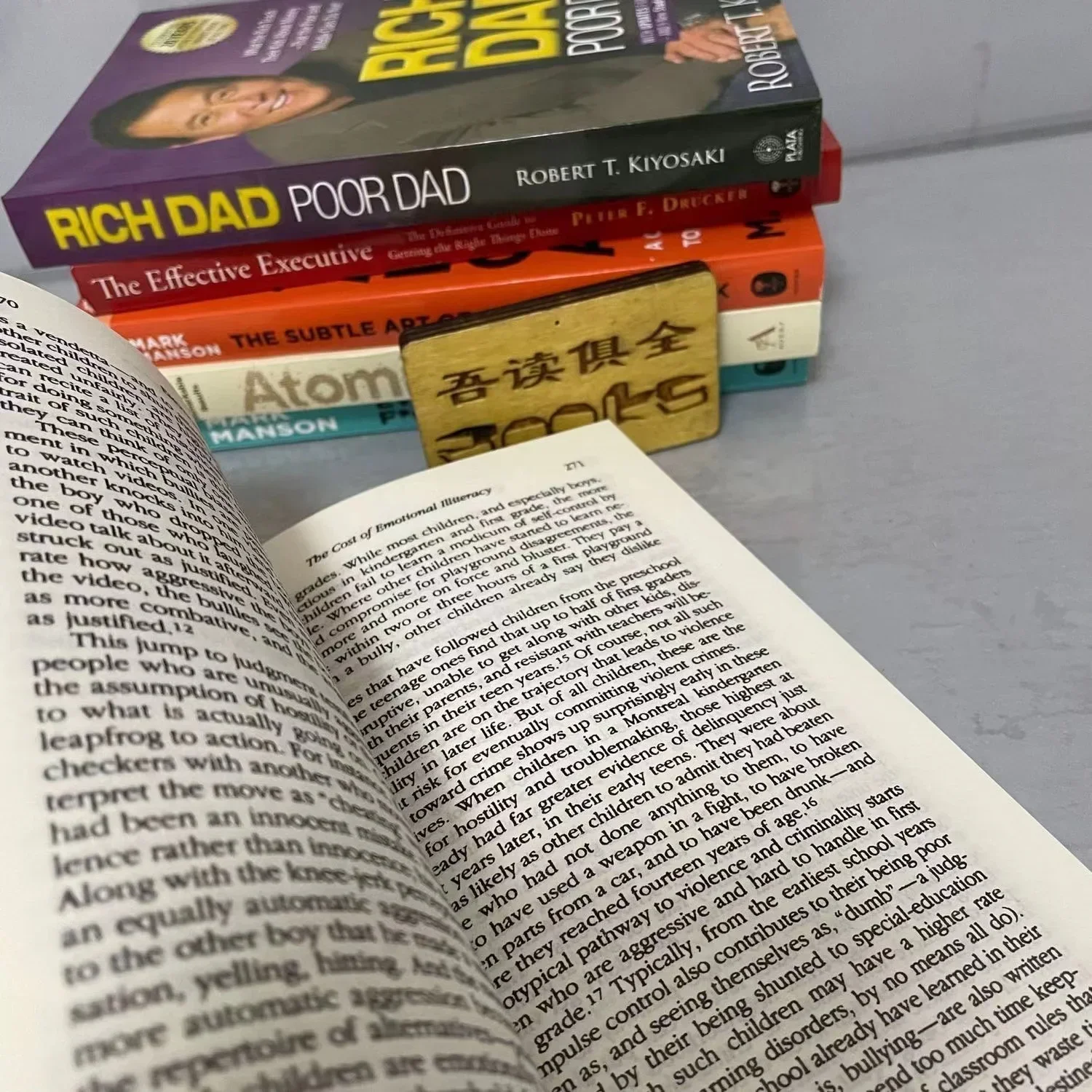 大人のためのアトミック習慣読書本、簡単で実績があり、自己管理自己改善、ジェムズによる明確