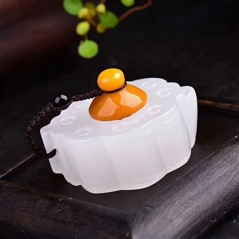 

Natural Three-color Huanglongyu Handle Pot, Hand Handle, Fine Carving Hand Play Piece, Bamboo Pole Pumpkin Pot Wenwan