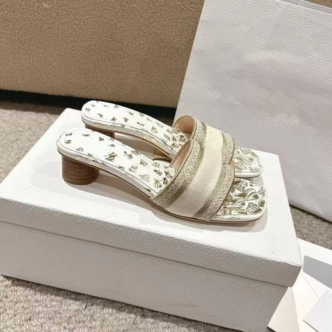

2026 Summer New Women's Silk Embroidery Chunky Heel Slides Square Toe Casual Outdoor Sandals Fashion Daily Wear