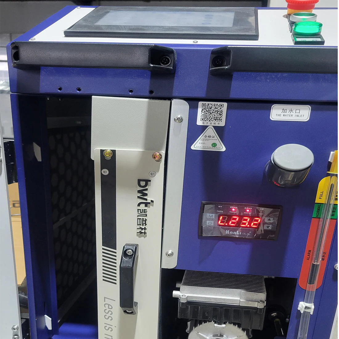 Pulitore laser OEM Dispositivo di rimozione ruggine laser portatile continuo portatile 1000w 2000w 3000w Macchina per la pulizia laser Rimozione ruggine superficiale