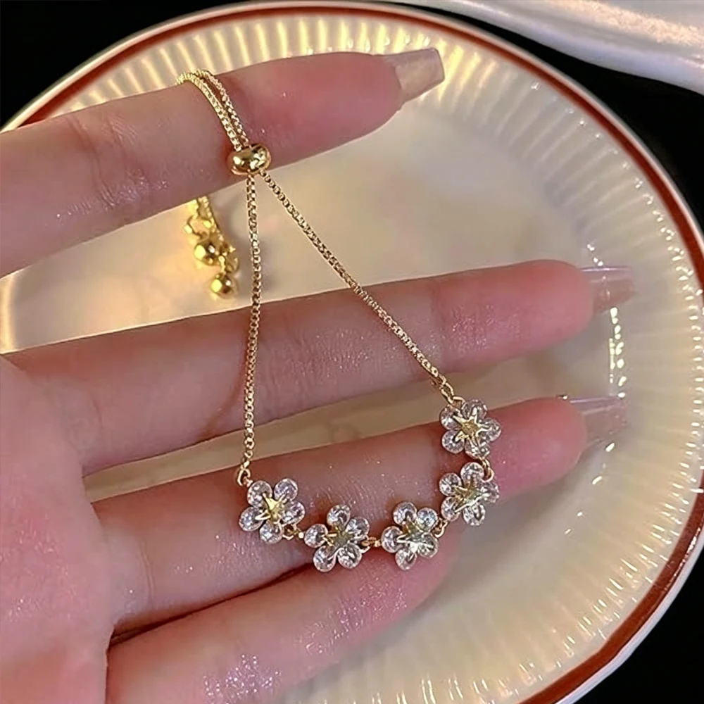 Catuni Elegant Star Crystal Flower Pendant Necklace Adjustable Sliding Cubic Zirconia Chain Necklace Women's Fashion Jewelry