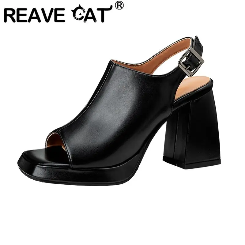 

Женские серебристые босоножки REAVE CAT с квадратным носком, массивным каблуком 9 см, ремешком с пряжкой сзади, большие размеры 44, 45, 46. Сексуальная обувь для свиданий и вечеринок.