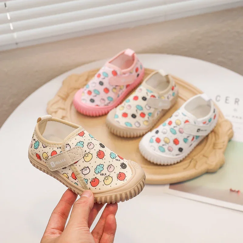 Sepatu kets anak perempuan, sepatu Sneakers kasual kartun sol lembut anti selip untuk bayi balita anak perempuan olahraga