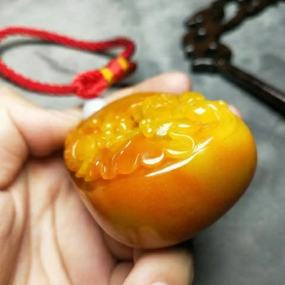 Chinese antique Huanglong jade carved goldfish swimming pendant