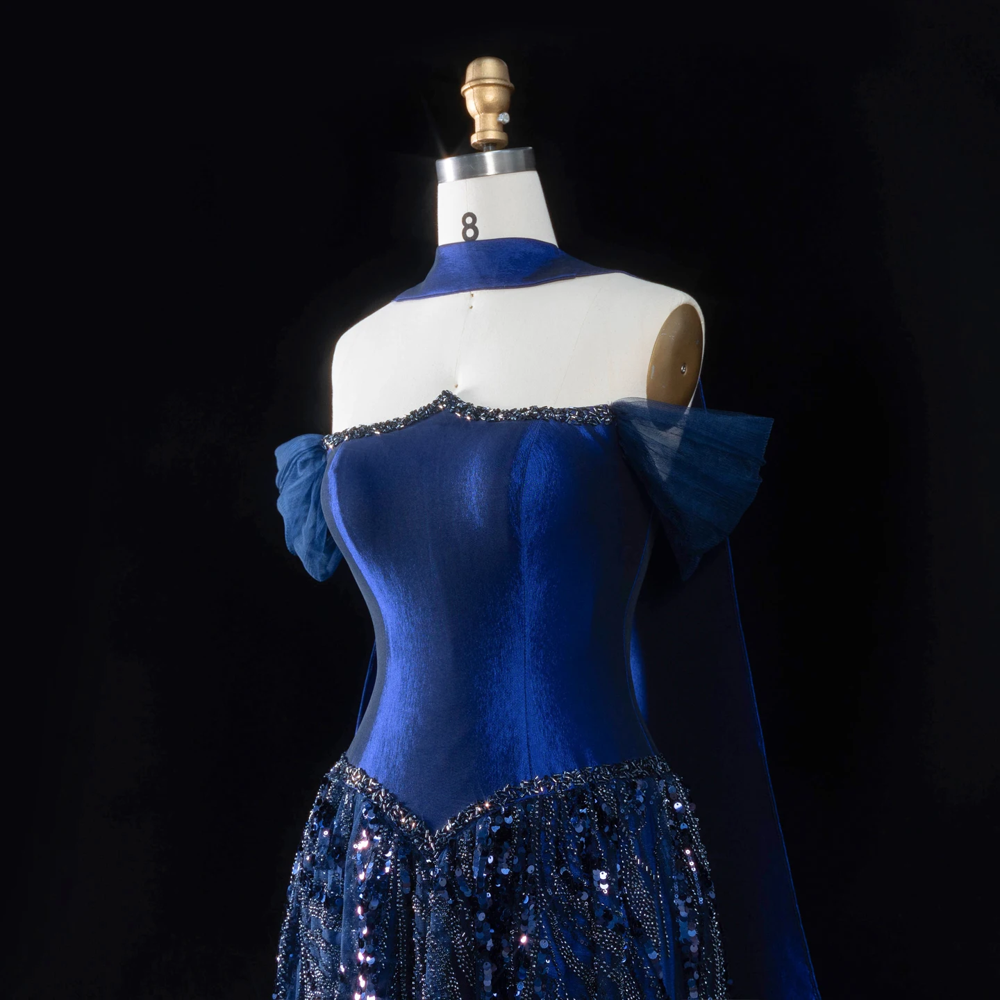 Sharon Said Dubai Luxuriöses, stark paillettenbesetztes, weinrotes, schulterfreies A-Linien-Abendkleid mit Schal, formelles Partykleid für Damen, SS652, maßgeschneidert – Detail 9