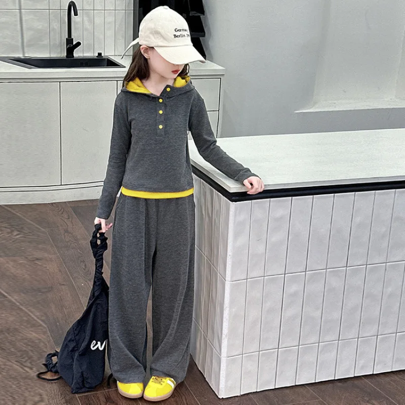 

New Girls Trendy Foreign Style Autumn Two Piece Set Contrast Color Hooded Sweater and Wide Leg Pants for Middle-Aged Children