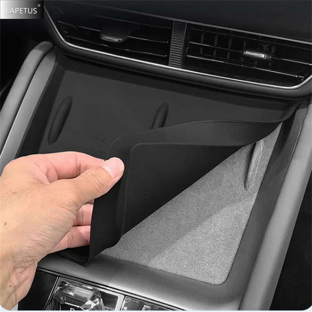 BYD Sealion 07 Car Wireless Charging Anti-Slip Silicone Pad - Image 7