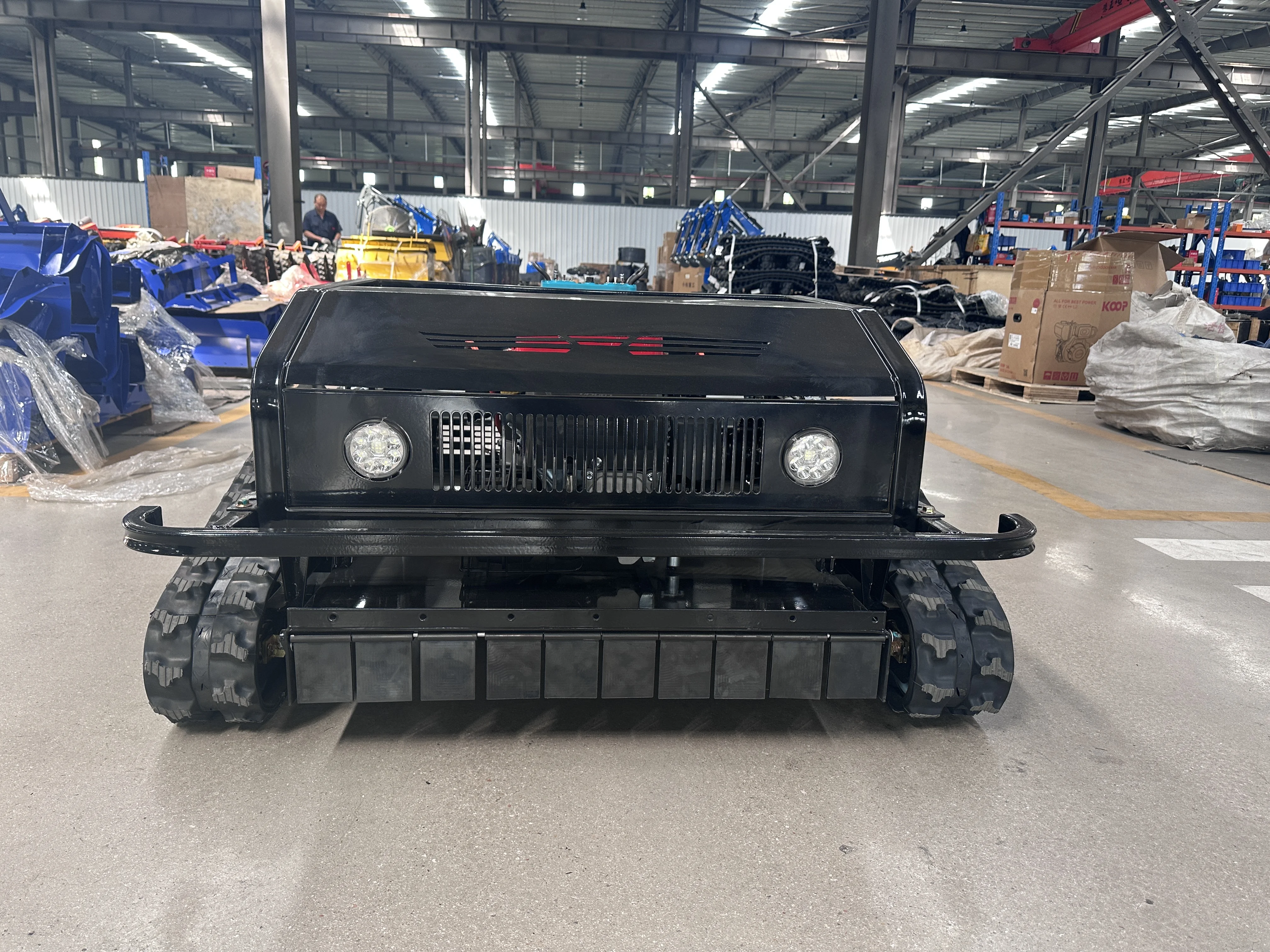 

Мощная газонокосилка для любых типов местности, сельскохозяйственная модернизированная машина для прополки на резиновых гусеницах с дистанционным управлением