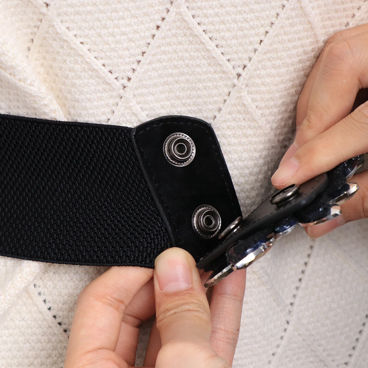 

Crystal Rose Waist Cinch Belt For Women Fashion Floral Elastic Band Adjustable Buckle Tawny Dress Accessory Gift