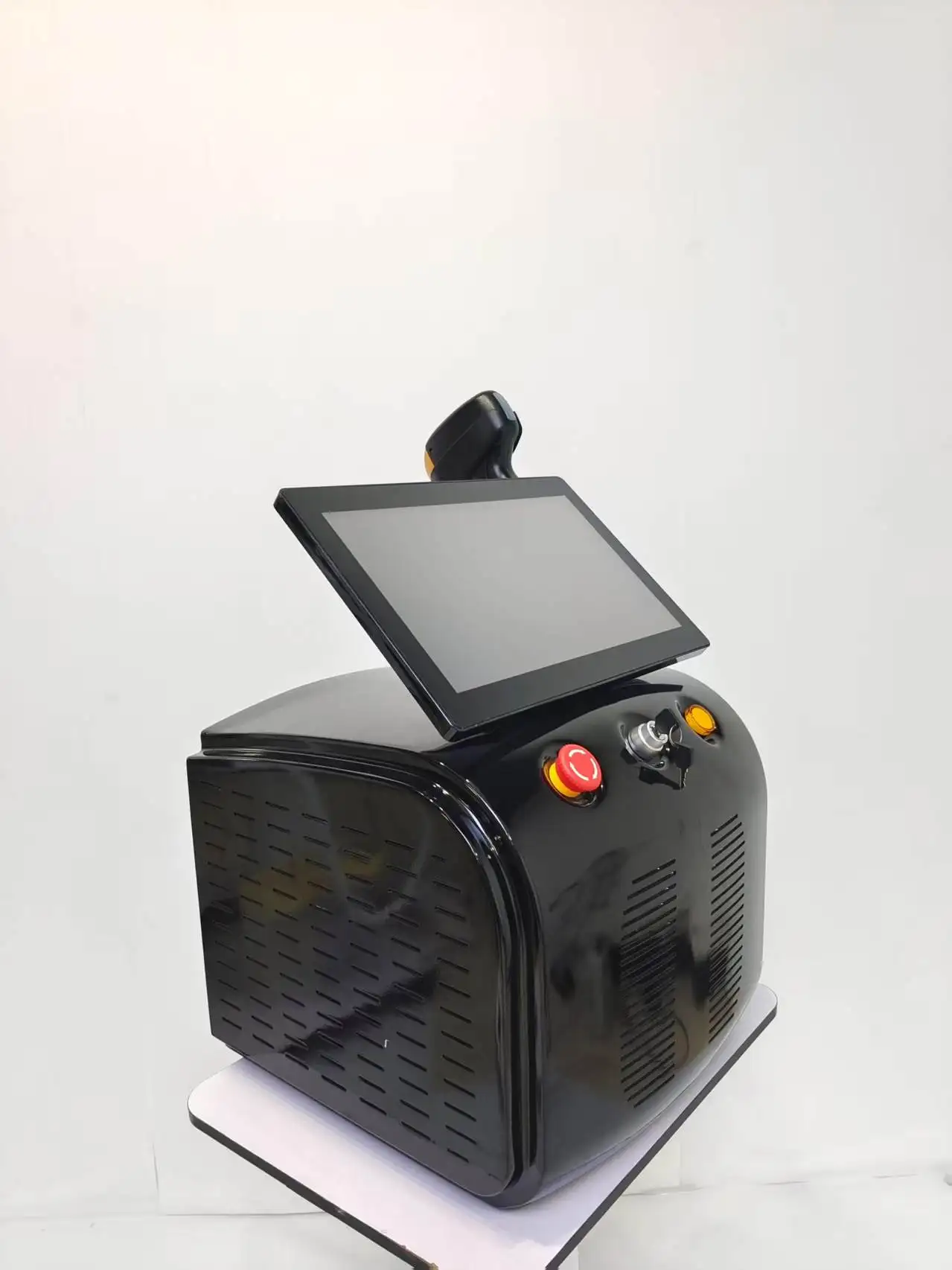 2025 أحدث آلة إزالة الشعر بالليزر ديود Nd yag ليزر 755 808 940 1064nm نقطة التجمد إزالة الشعر الدائم غير مؤلم