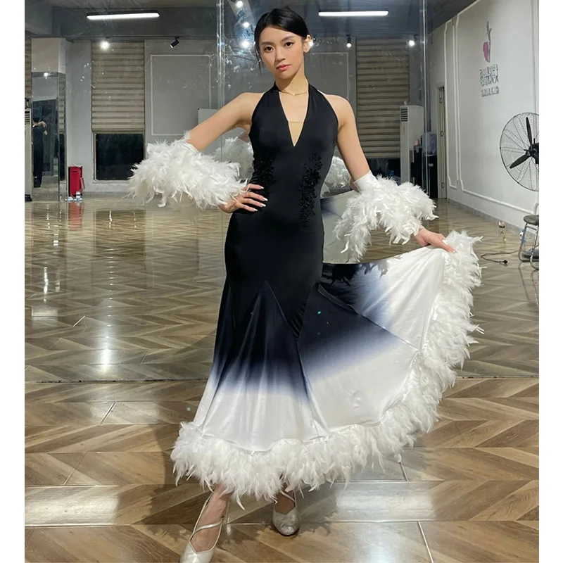 2025年社交ダンス競技用ドレス ワルツダンス衣装 羽根飾り付きドレス 腕章付きパフォーマンススーツ スタンダードダンスドレス BL17630