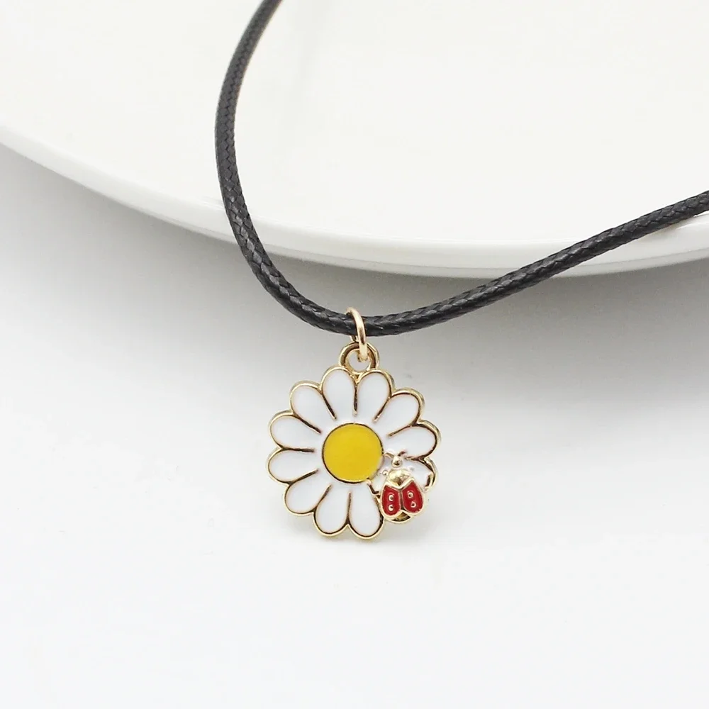 Goth Sunflower White Chrysanthemum Ladybug Short Pendant Choker Chain Necklace for Women Black Leather Braid Wax Cord Jewelry