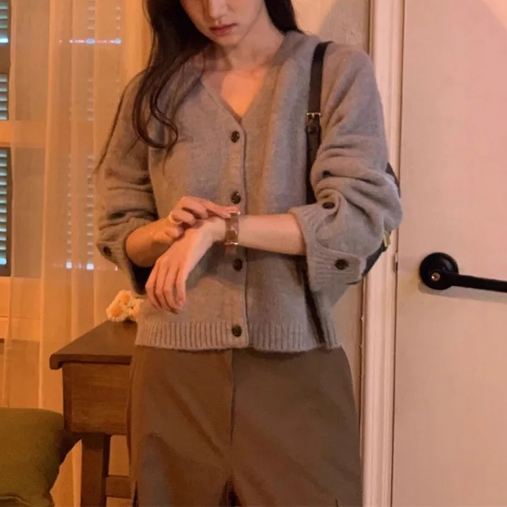 

V-neck Sweater Coat Korean Style Simple and Casual Loose Solid Color Long Sleeves New Autumn and Winter Women's Knitted Cardigan