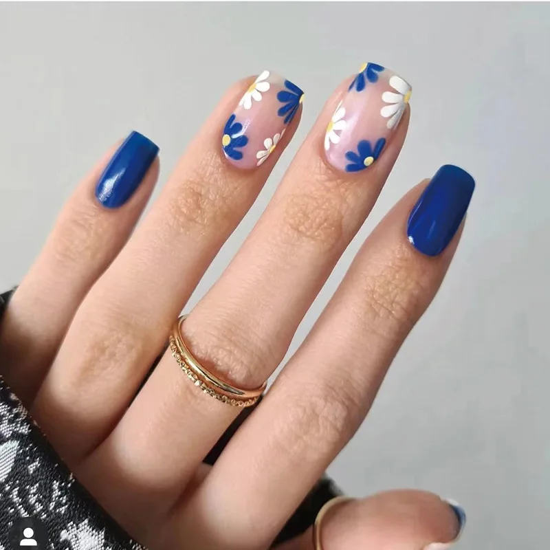 24Pcs/Set Short French Wearing False Nails Blue and White Small Flowers Press on Nails Clips Removable Acrylic Fake Nails Art