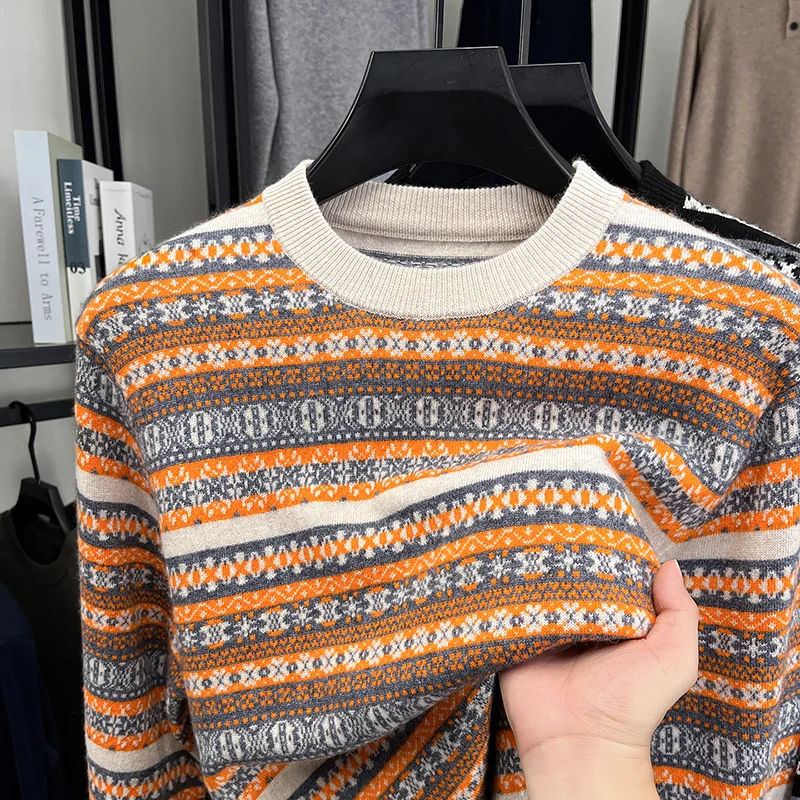 الرجال محبوك سترة جولة الرقبة طويلة الأكمام نمط هندسي شريط تصميم الخريف الشتاء الدافئة عارضة الأزياء الكلاسيكية ملابس رجالي