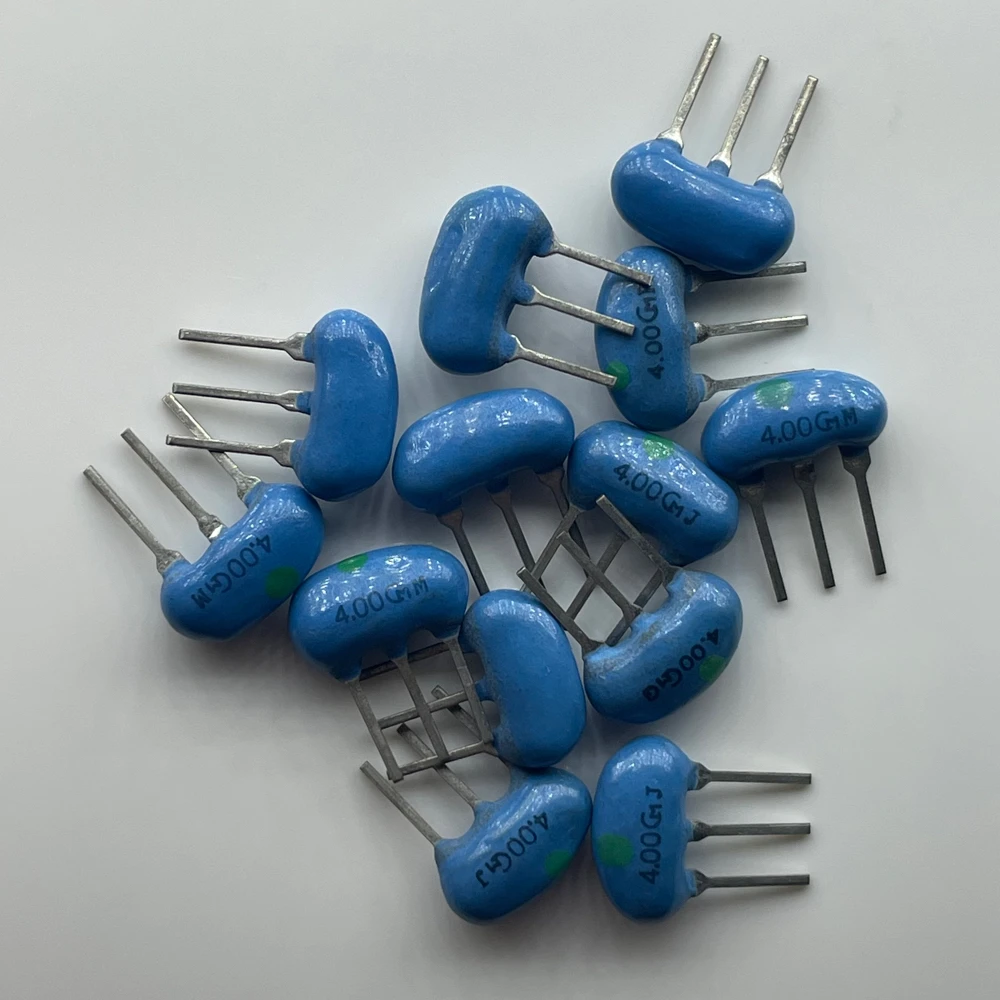 50PCS/ CST4.00MGW300G ceramic crystal oscillator 4M 4.000M 4MHZ in-line 3-pin green dot Murata