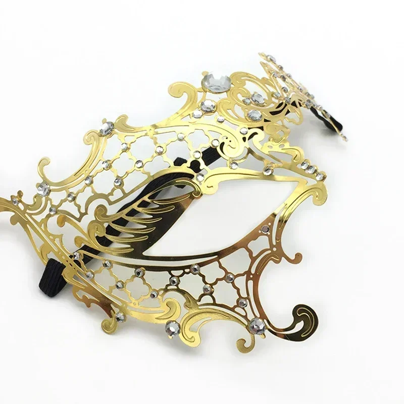 1Piece Black Gold Skull Metal Mask Halloween Rhinestone Half Face Venetian Masquerade Men White Women Party Mask Halloween Props