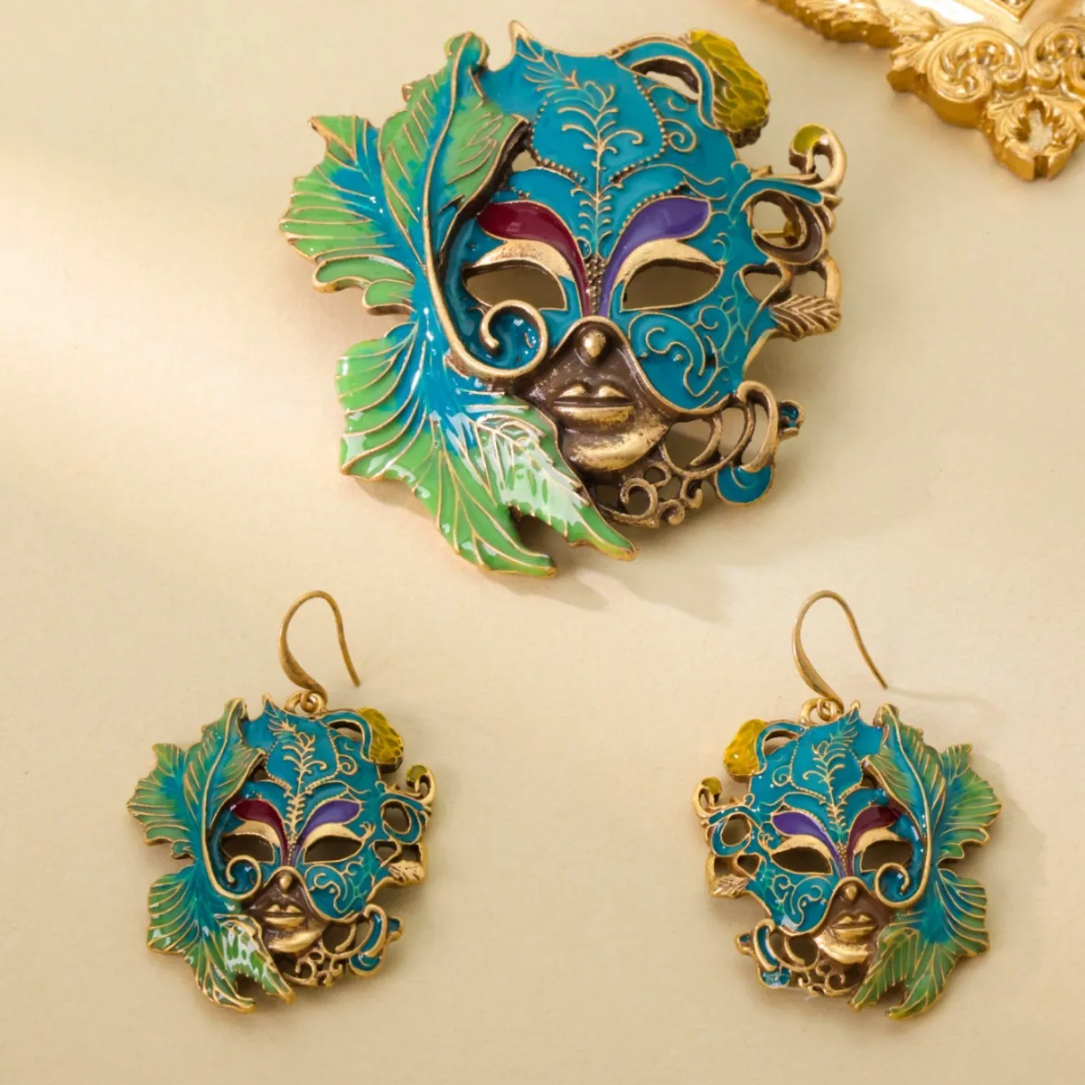 Vintage New Chinese Style Three-Dimensional Relief Enamel Mask Brooch Earrings Retro Palace Style Mask