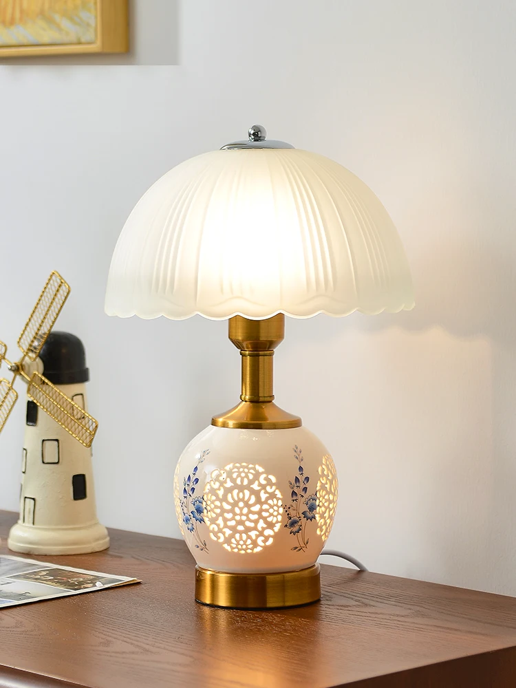 

American ceramic table bedroom bedsidecreative home warm decoration living room European bedside table wedding room ornament