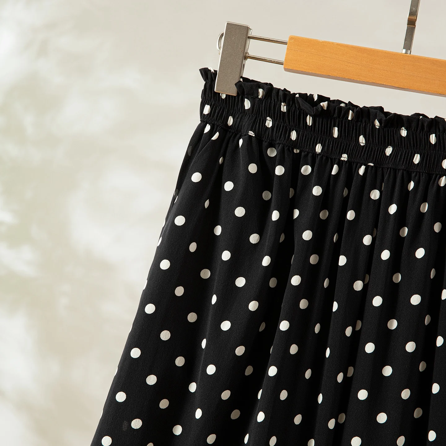 2025 Women's Classic New 100% Natural Mulberry Silk Crepe De Chine Black/White Wave Dot Flower Bud High Waist Straight Leg Pants