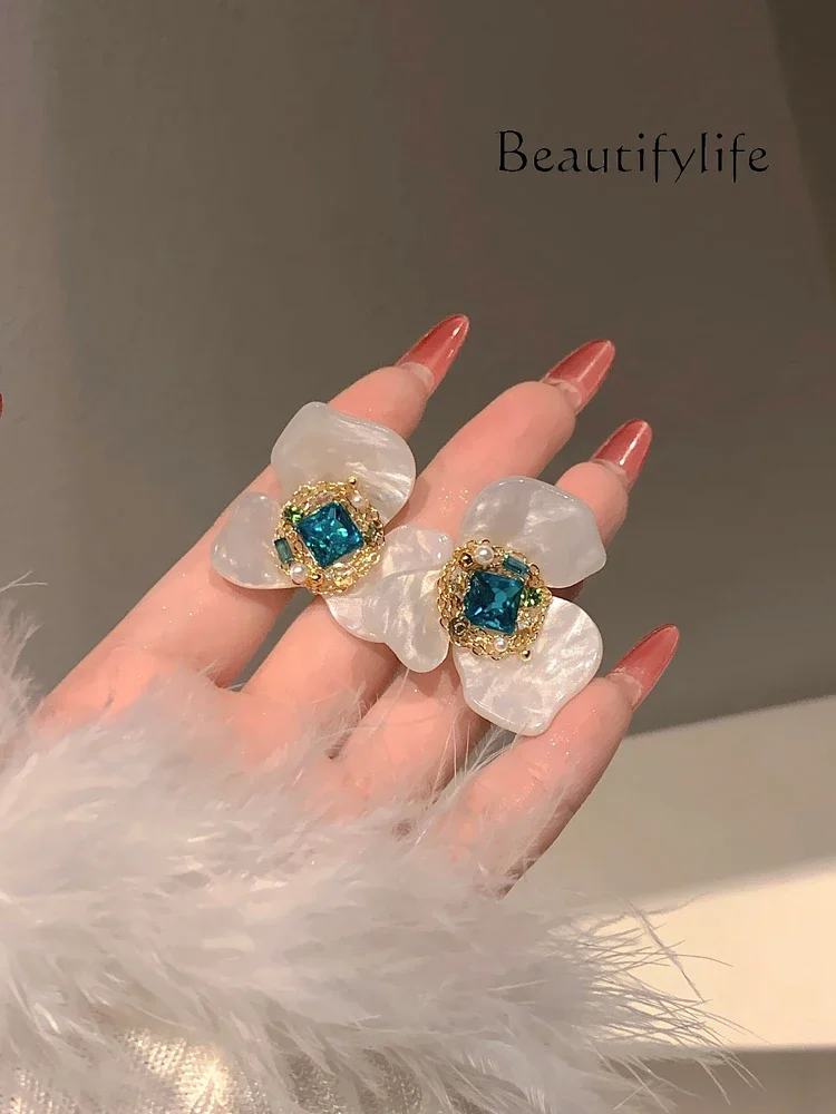 Summer Garden~ French retro exquisite temperament premium flower earrings vacation sweet fashion small fresh stud earrings