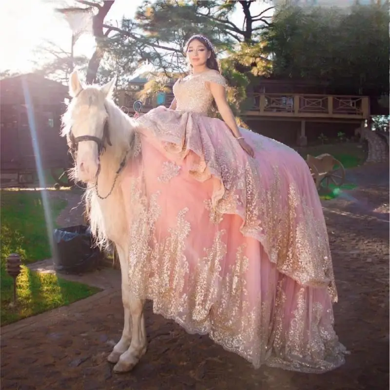 Charro Gelaagde Roze Quinceanera Jurk Baljurk Goud Appplique Kralen Crystal Corset Sweet 16 Vestidos De 15 Años