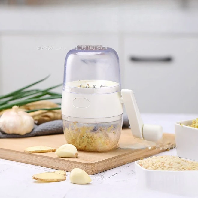 Hand-Cranked Nut Crusher, 16-Blade Manual Dry Fruit Grinder for Peanuts/Walnuts/Almonds, Portable Chopper Kitchen Tool