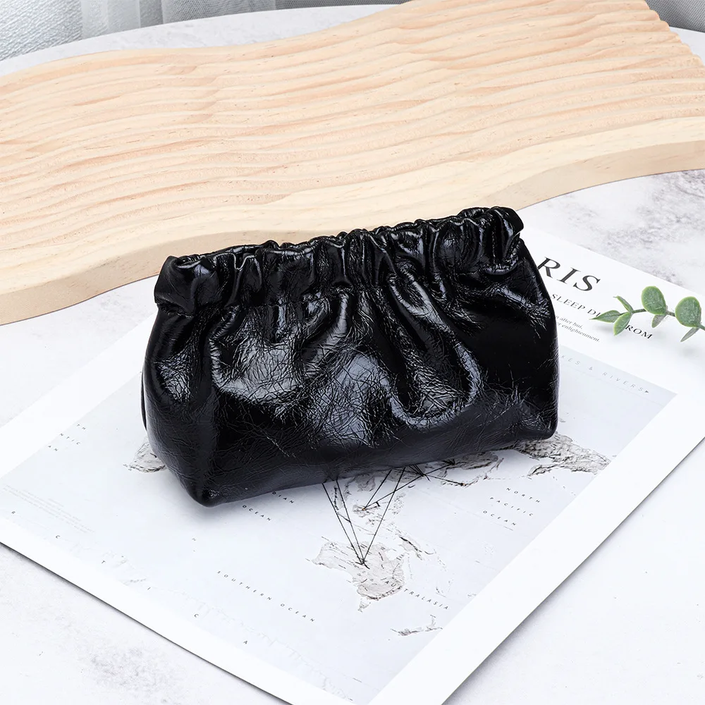 First layer cowhide oil wax burst pattern change bag women's new shrapnel closed coin bag lipstick earphone storage bag