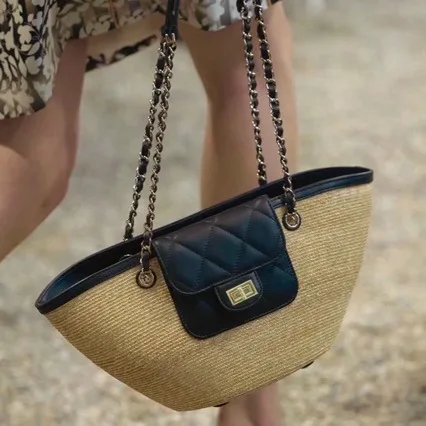 

Elegant Trendy Designer Diaper Bag For Women Letter Logo Leather Tote With Vintage Minimalist Charm And Crossbody Shoulder