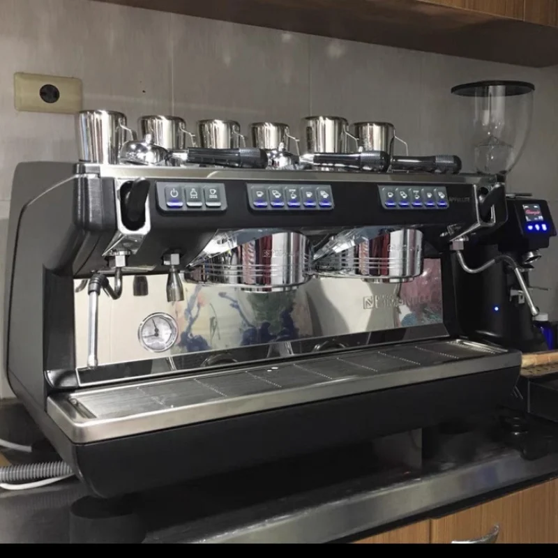 Caffè semiautomatico Custom Life in bianco e nero