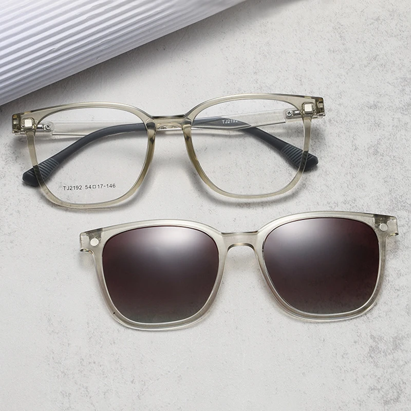 ISLINO Quality 2 In 1 Magnet Clip On Reading Glasses Women Myopia Prescription Glasses Frame Men Polarized Driving Sunglasses