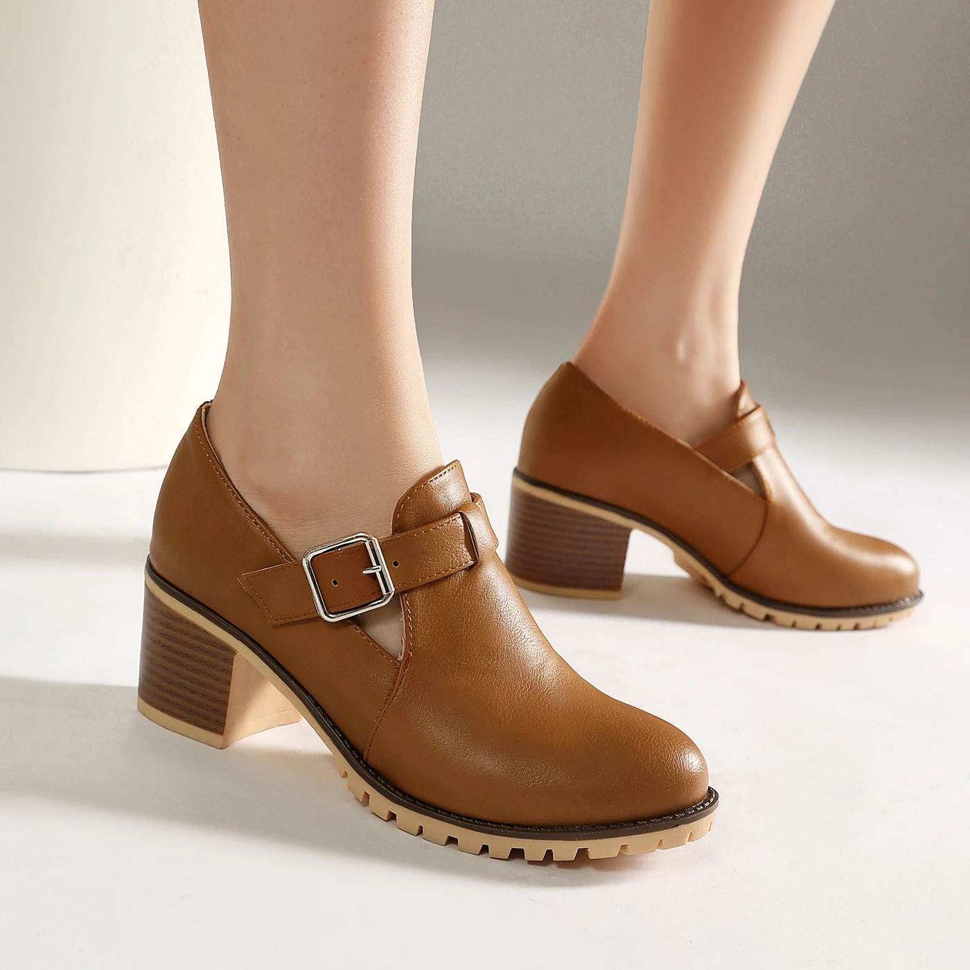 2026 Spring and Autumn Retro Style Women's Flat Boots with Metal Buckle Decoration for Casual Coarse Follow Shoes