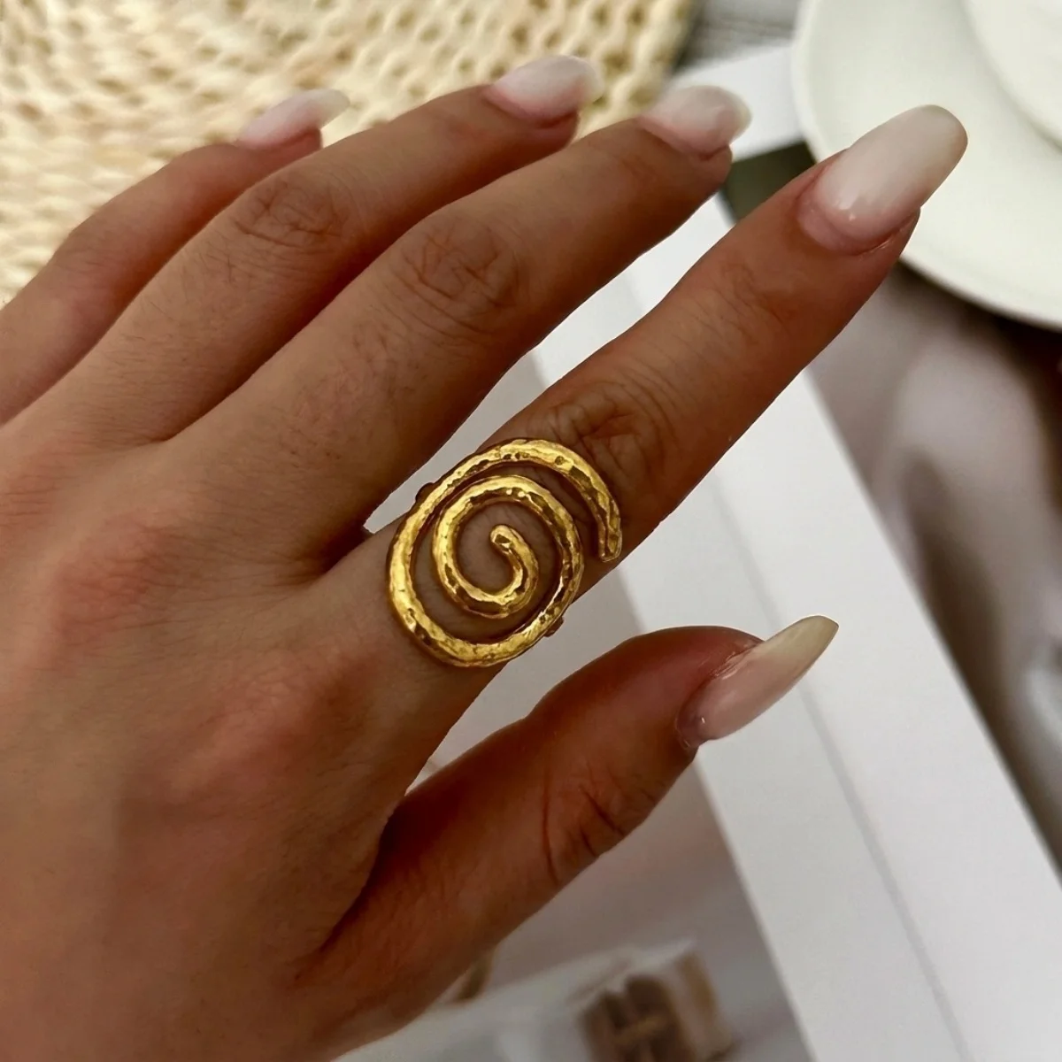 Punk-Ringe aus gehämmertem Edelstahl mit hohlem S-förmigem Blütenblatt- und Spiral-Design für Damen und Herren, trendiger geometrischer stapelbarer Fingerring-Schmuck – Detail 12