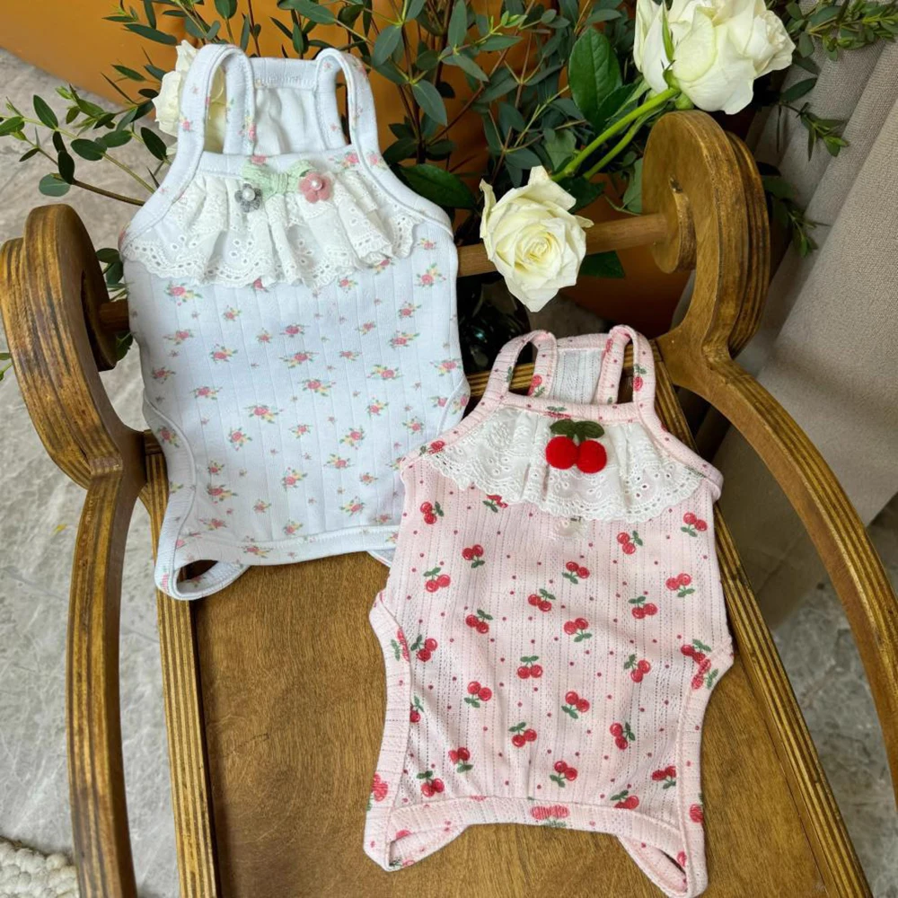 Hunde-Bodysuit mit Kirschmuster, atmungsaktiver Bauchschutz mit Spitzenbesatz für kleine Haustiere – Detail 8