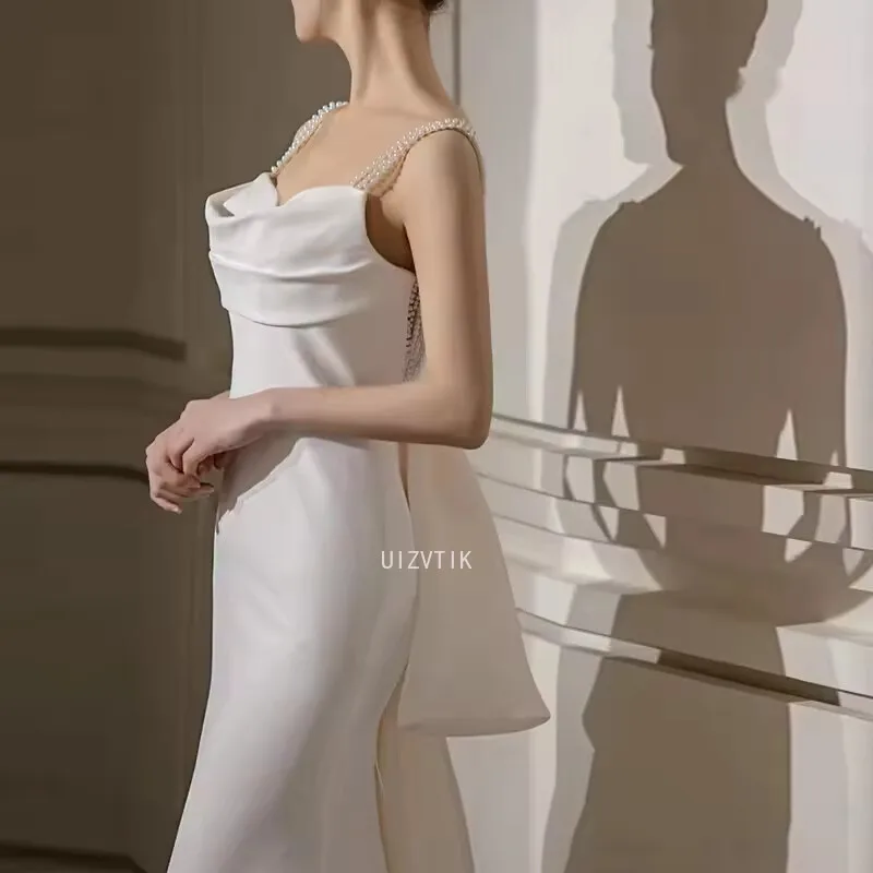 Seksowne suknie ślubne z koralikami Backless kobiety biały satynowy pasek Spaghetti zdjęcia strzelać sukienka Fishtail wstążka ogon suknie ślubne