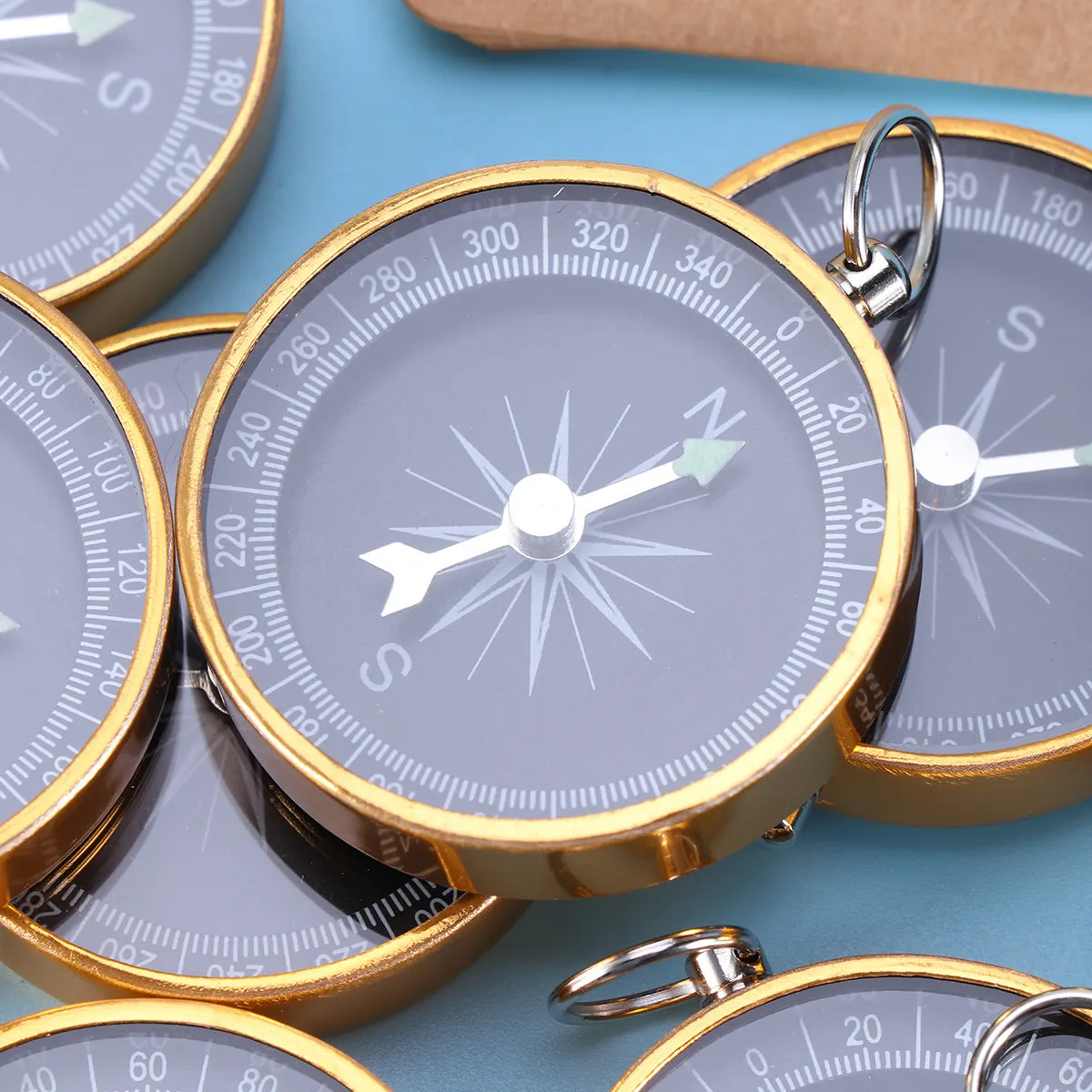 10Pcs High Quality Metal Mini Compass Pendant Pocket Compass for Wedding Party Favors Keyring Bag Decor Gift Family Friends