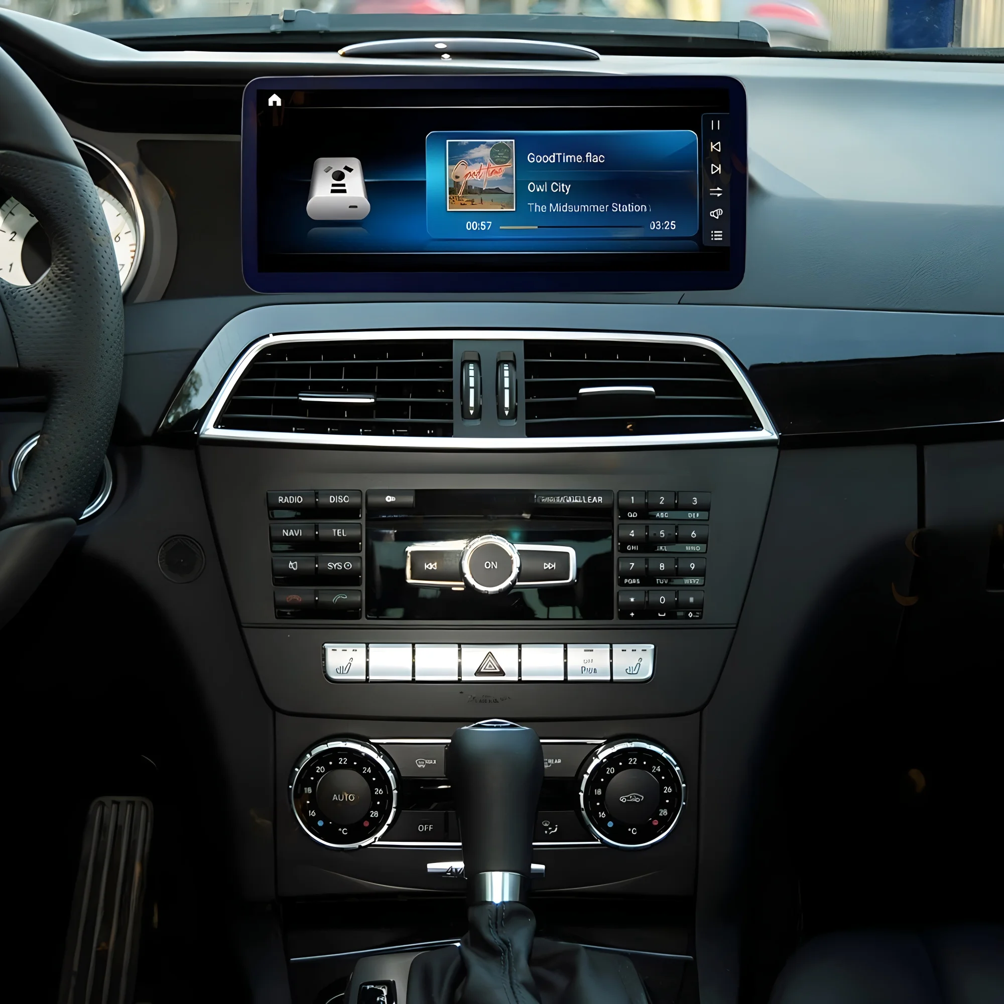 2400*900 Qualcomm 12.3 