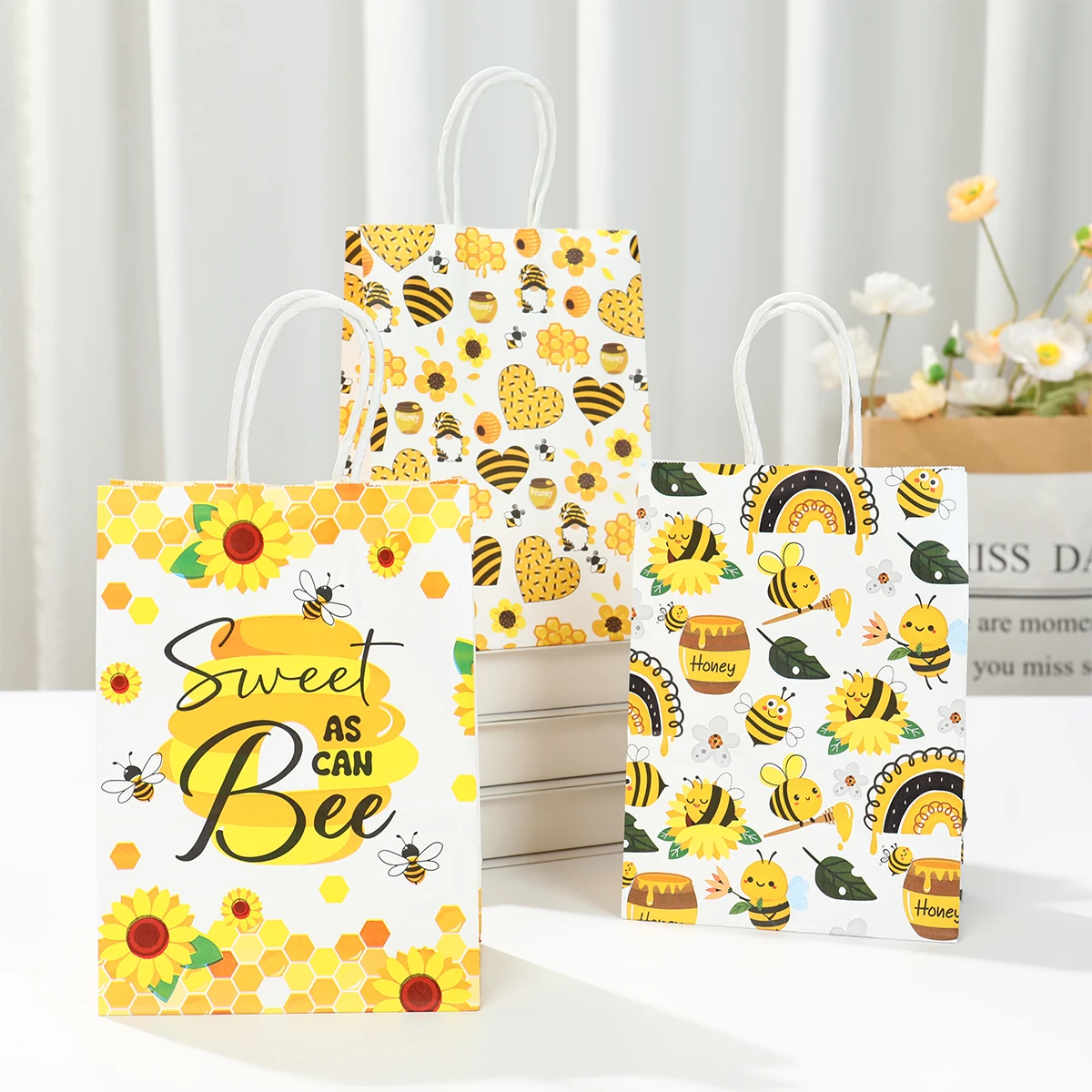 4 Pcs Honey Bees Themed Paper Bag with Handle Summer Bee Print Gift Bag Baby Shower Kids Birthday Party Decorations Candy Bags