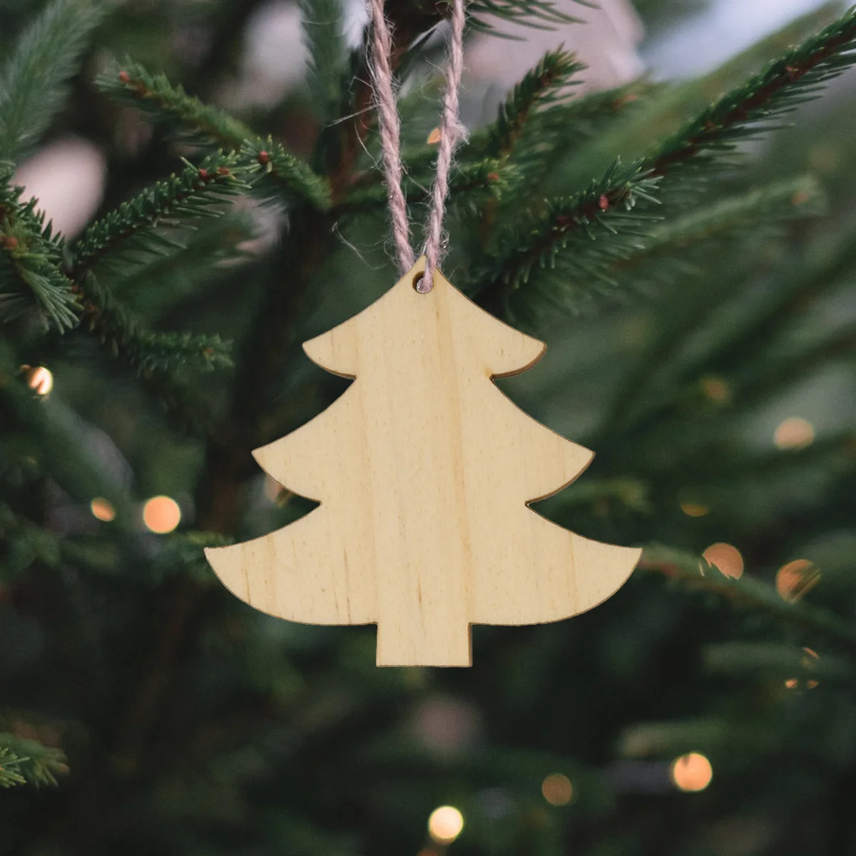 

10Pcs Christmas Wooden Hanging Pendant Natural Wood Craft Cutout DIY Ornament for Tree Home Porch Garden Decor Supplies