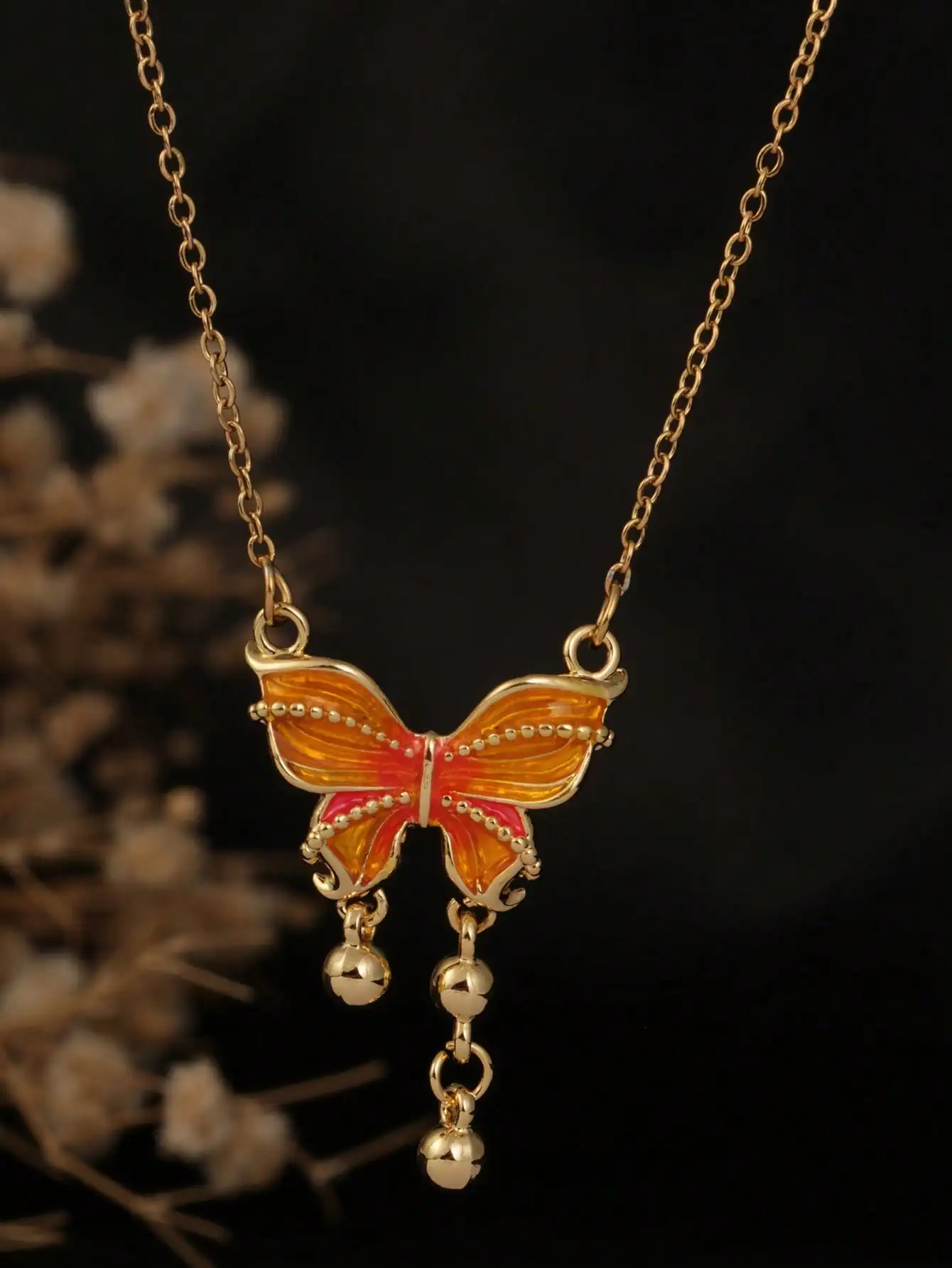 A Colorful Gradient Enamel Butterfly Necklace with a Misty Dream Butterfly Tassel Pendant, 18K Gold Stainless Steel Women's Clavicle Chain, Small and Delicate with Contrasting Colors, Eye-Catching and Versatile, Fashionable, Suitable for Women's Parties and Daily Wear, Gift for Girlfriend, Gift for Wife, Gift for Social Gatherings