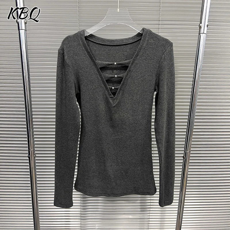 

KBQ однотонные полые утягивающие футболки для женщин с v-образным вырезом и длинным рукавом, минималистичные повседневные шикарные топы, женские модные зимние стильные новые