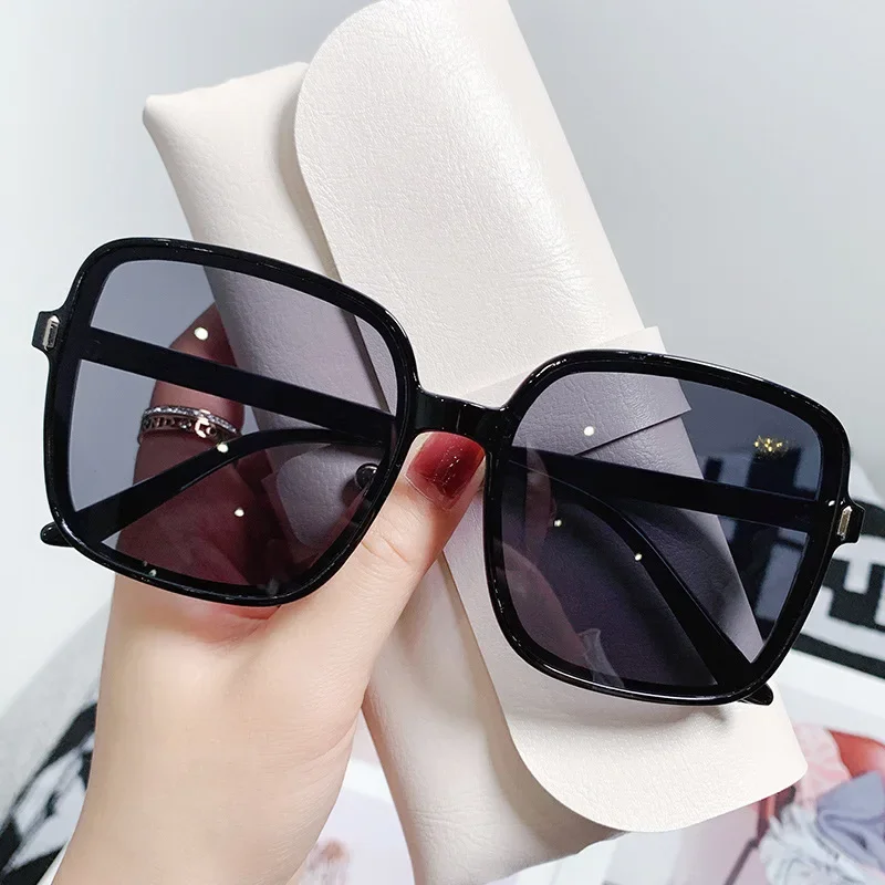 

Square Sunglasses Woman Retro Vintage Gradient Sun Glasses Female Clear Lens Black White Oculos De Sol Glasses Women