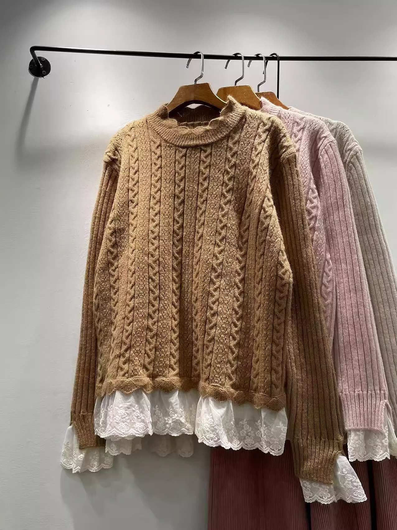 

2026 Mori Kei, одежда в японском стиле, кружевной лоскутный свитер, пуловер для женщин, зимний сладкий розовый, бежевый, серый свитер вязаного троса