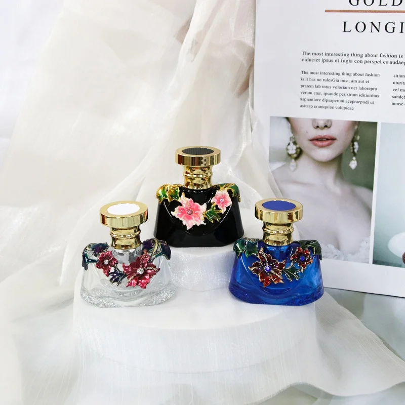 60pcs Perfume Spray Bottle with Diamonds Luxury Vintage Glass Empty Bottle Essential Oil Essence Cosmetics Subpackage Bottles