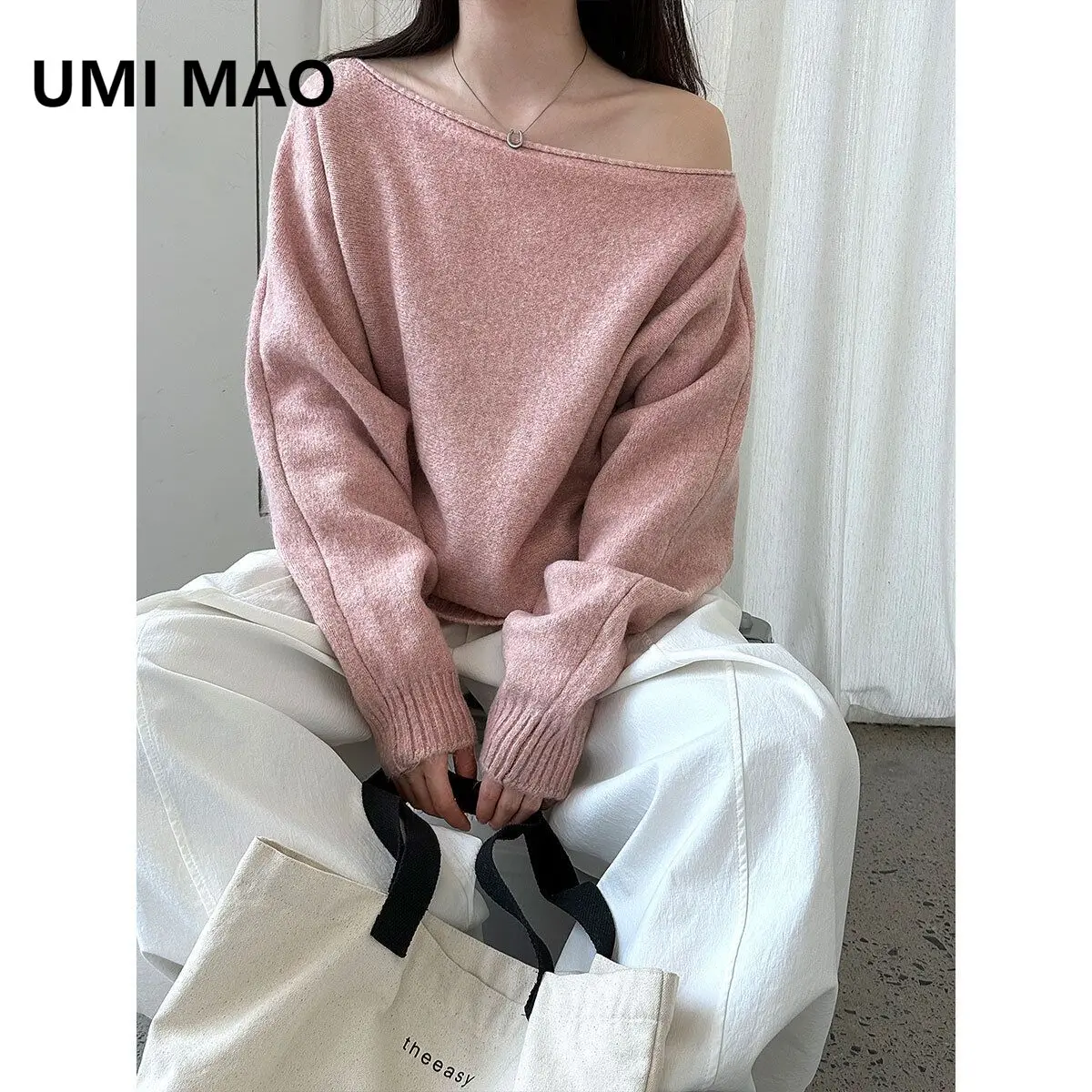 

UMI MAO корейский ленивый темпераментный свернутый подол двусторонний свитер с открытыми плечами и рукавами «летучая мышь» для женщин осенний новый простой вязаный топ