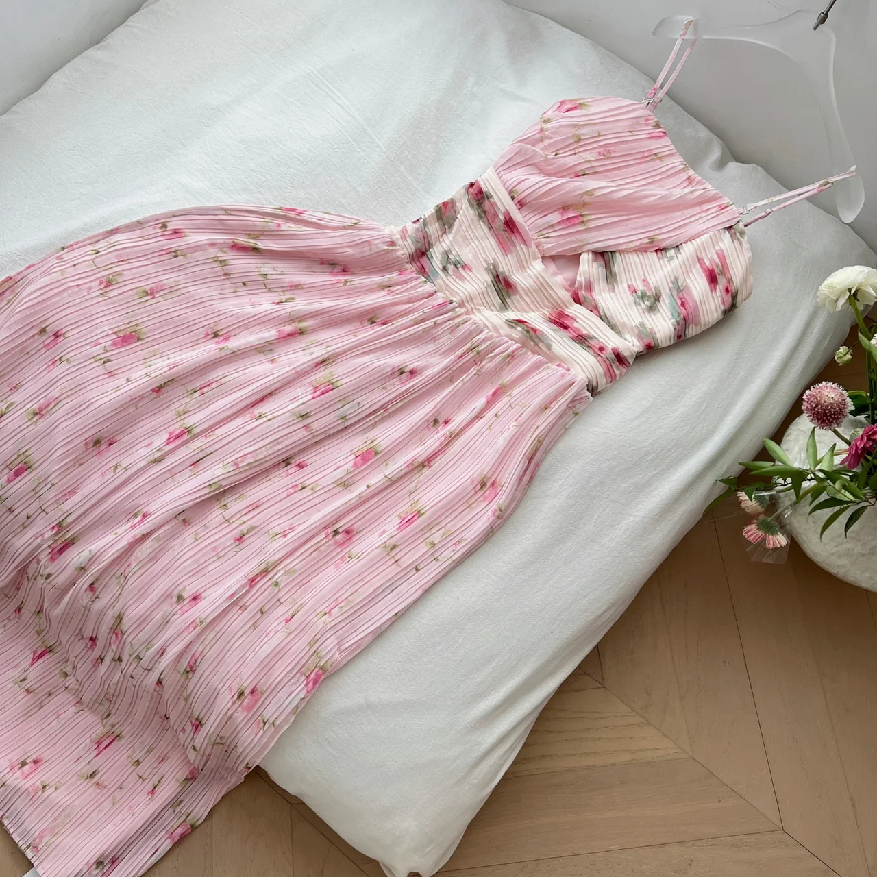 Vestido de mujer 2025 nuevo, entallado, adeazante, dulce, con aberturas, largo, sin tirantes, pado, con estampado floral.